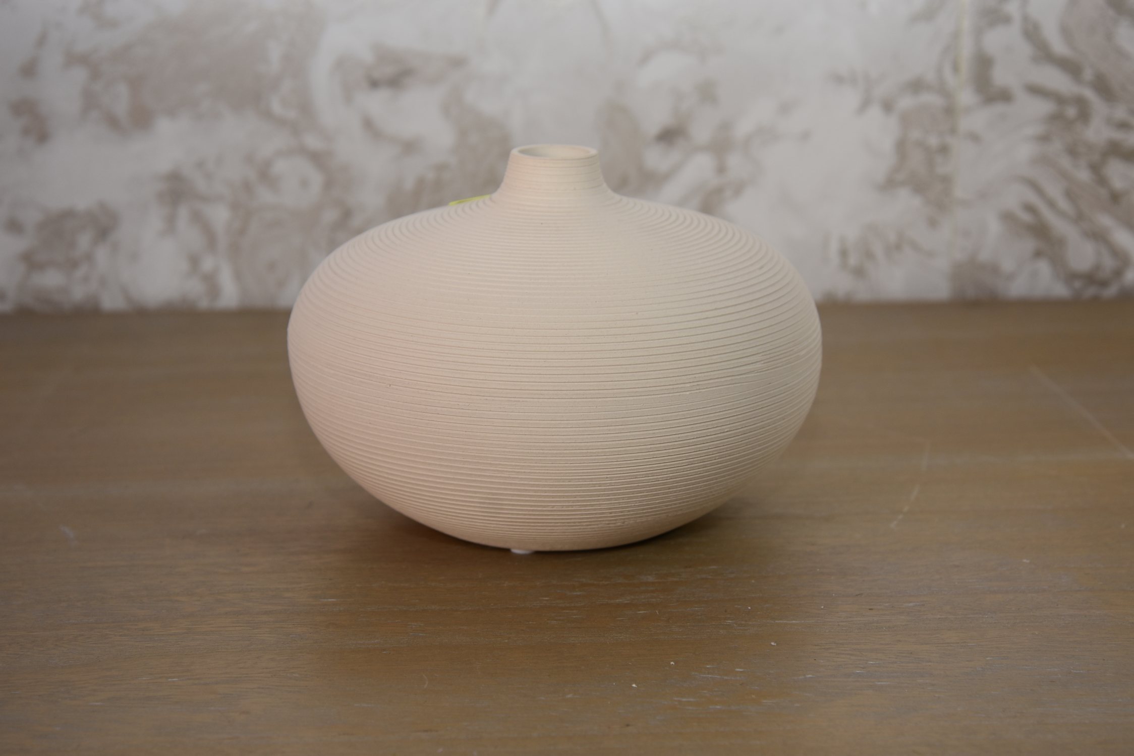 Natural cream raound vase