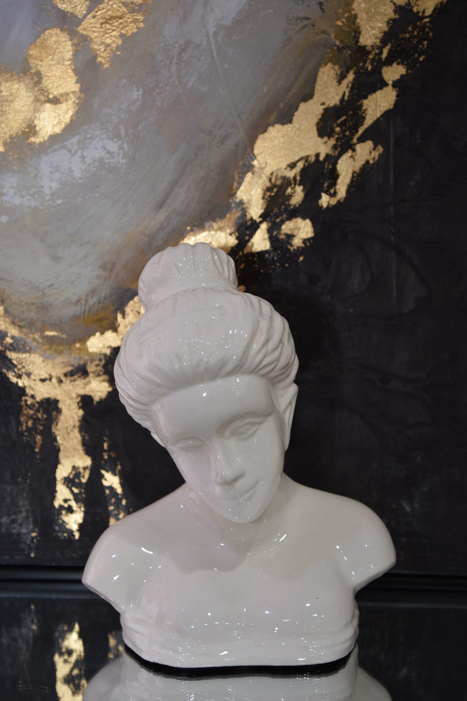 Vintagestyle ceramic Aphrodite