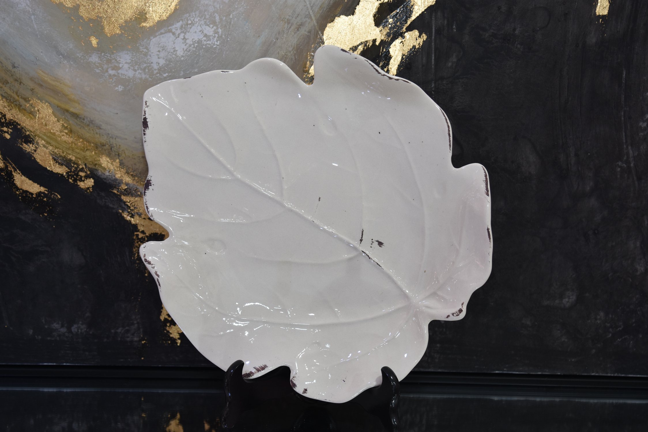 Vintagestyle ceramic leave