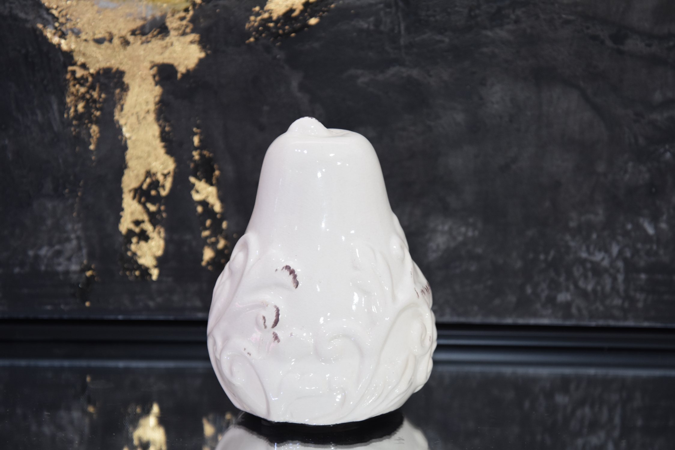 Vintagestyle ceramic pear small