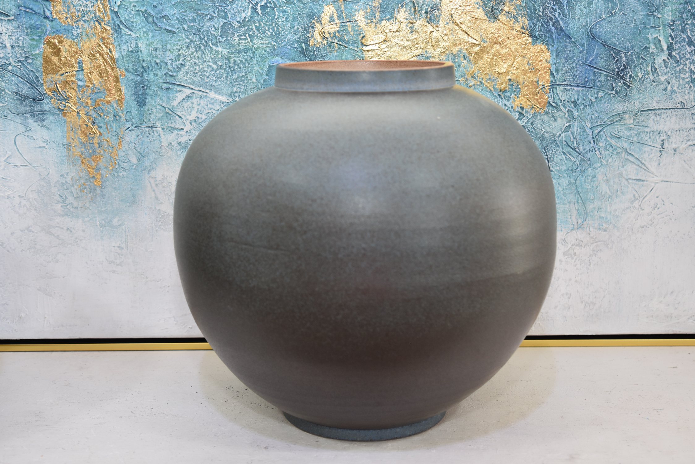 Pottery art vase