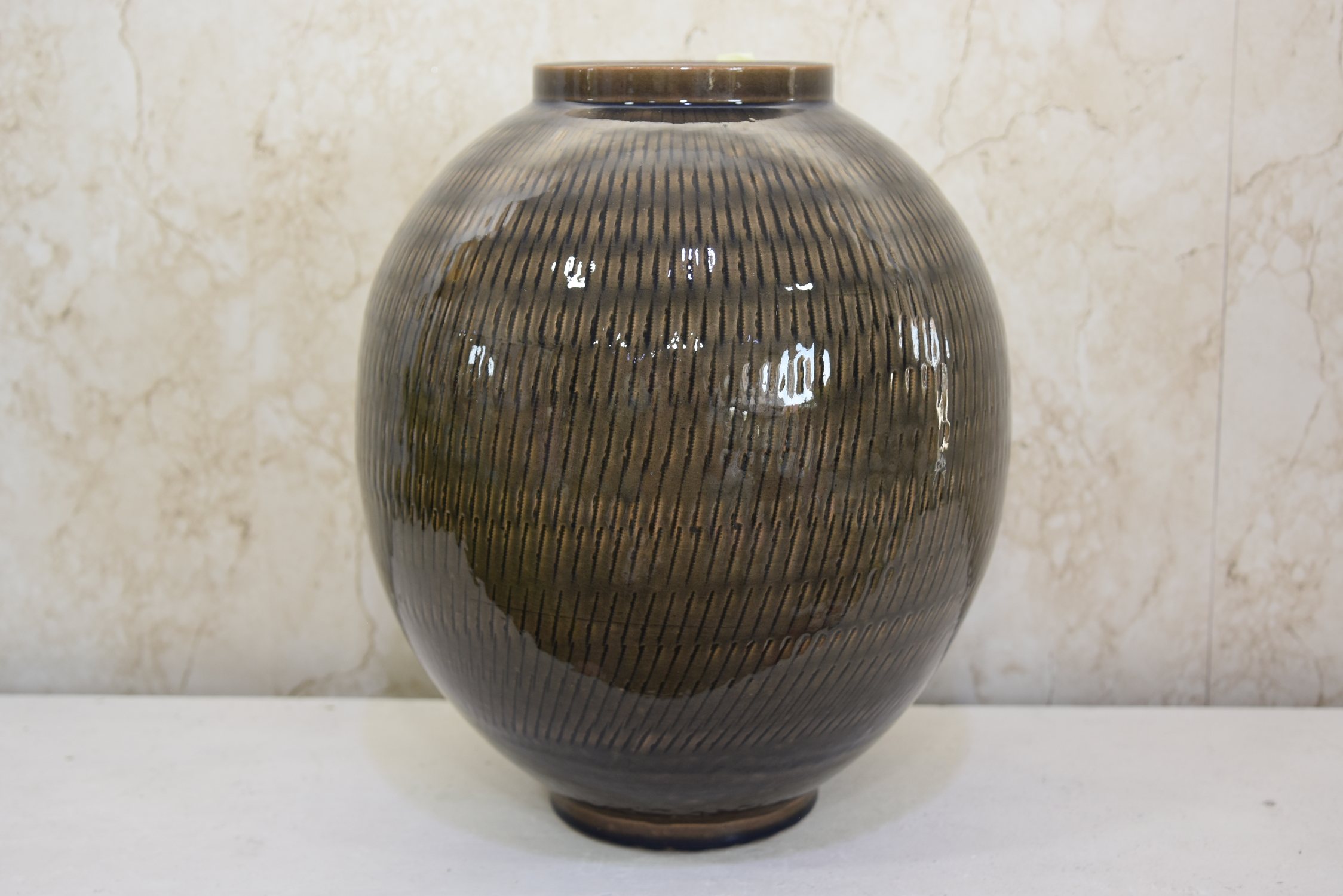 Pottery art vase