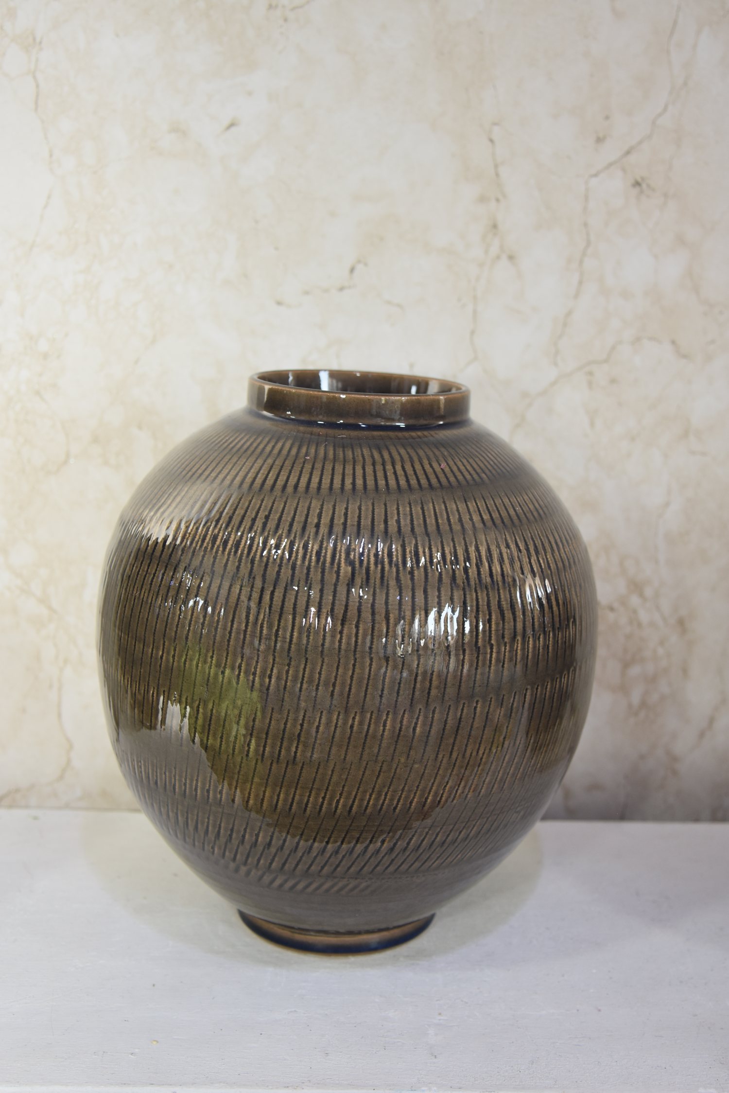 Pottery art vase