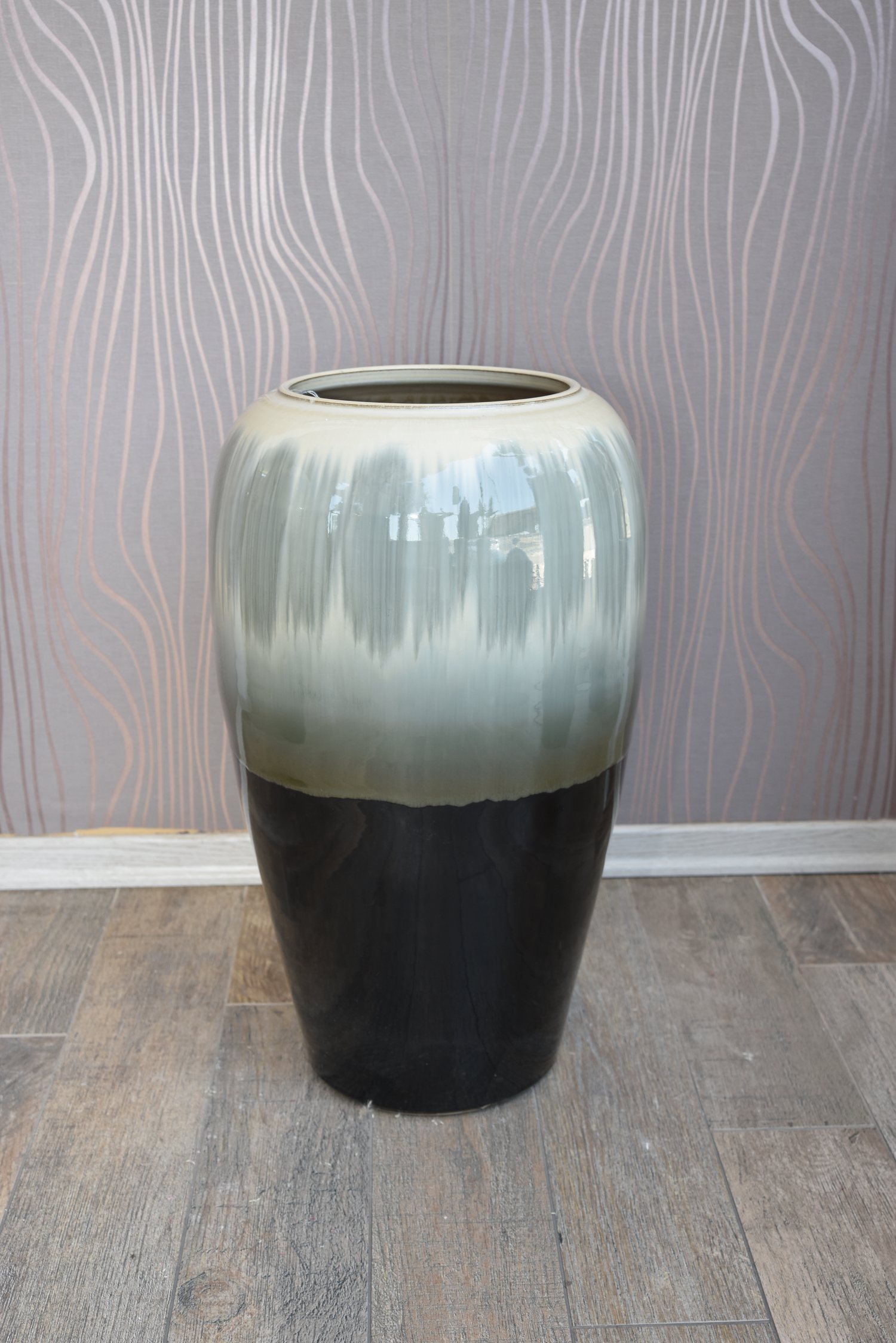 Floor pottery pot
